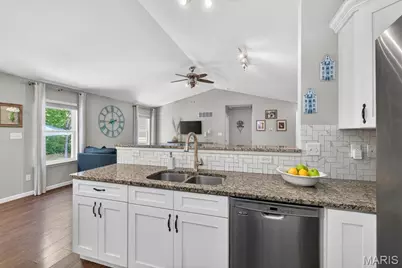 542 Springhurst Parkway, O'Fallon, MO 63368 - Photo 16