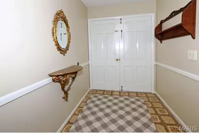 111 Green Acres Road, Bellefontaine Neighbors, MO 63137 - Photo 2