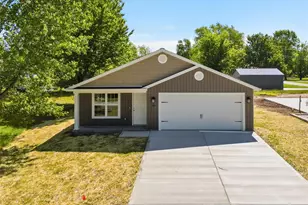 256 Walnut St, Hawk Point, MO 63349 - Photo 2