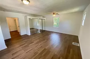 430 Bluff Dr, Saint Louis, MO 63137 - Photo 10