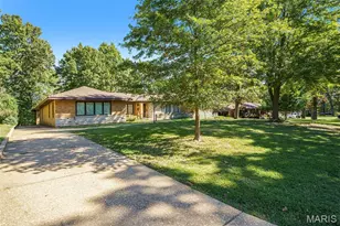 7369 Whitehaven Dr, Saint Louis, MO 63123 - Photo 4