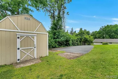 10640 Clarendon Avenue, Saint Louis, MO 63114 - Photo 32