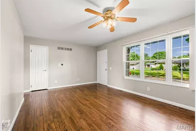 2558 Carousel Court, Florissant, MO 63031 - Photo 10