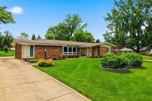 409 Mayfair Dr, Ballwin, MO 63011 - Photo 2