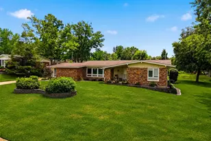 409 Mayfair Dr, Ballwin, MO 63011 - Photo 46