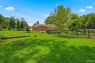 409 Mayfair Dr, Ballwin, MO 63011 - Photo 52