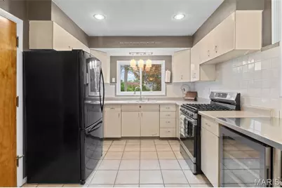 9401 Sophine Lane, Saint Louis, MO 63123 - Photo 8