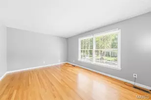 10246 Gregory Ct, Saint Louis, MO 63128 - Photo 8