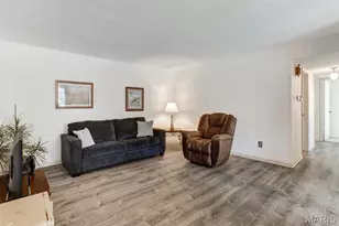 4353 Chateau De Ville Dr, Oakville, MO 63129 - Photo 8