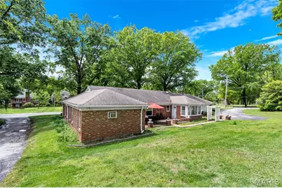 9071 Monmouth Drive, Saint Louis, MO 63117 - Photo 12
