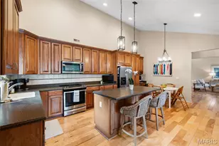 1535 Fawnvalley Dr, Des Peres, MO 63131 - Photo 6