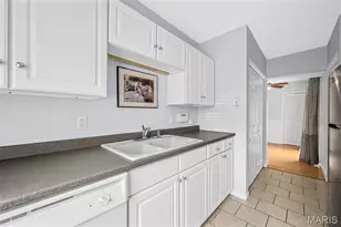 9073 W Swan Cir, Saint Louis, MO 63144 - Photo 8