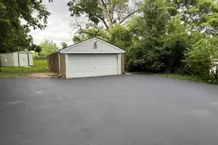 9113 Palmer Ave, Overland, MO 63114 - Photo 32