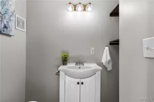 4228 Schiller Pl, Saint Louis, MO 63116 - Photo 16