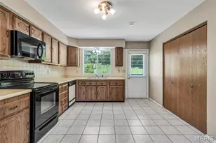 4863 Vermilion Dr, Saint Louis, MO 63128 - Photo 12