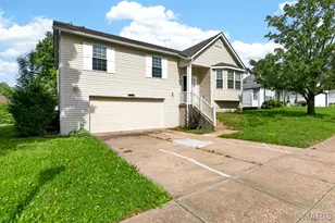 14459 Williamsburg Manor Dr, Florissant, MO 63034 - Photo 2