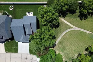 111 Berry Manor Cir, Saint Charles, MO 63376 - Photo 6
