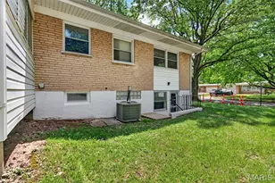 1365 Zurich Dr, Florissant, MO 63031 - Photo 32