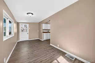 1236 Bliss Dr, Saint Louis, MO 63137 - Photo 8