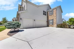 7107 Whisper Creek Dr, Wentzville, MO 63385 - Photo 6
