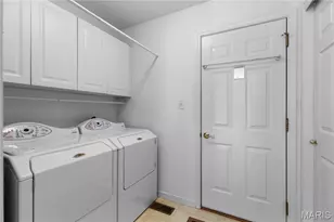 10140 Shapfield Ln, Affton, MO 63123 - Photo 18