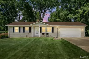 809 Lindell Dr, Ballwin, MO 63011 - Photo 2