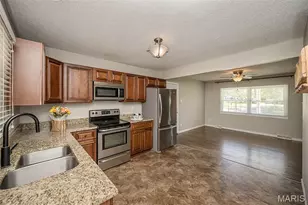 809 Lindell Dr, Ballwin, MO 63011 - Photo 10