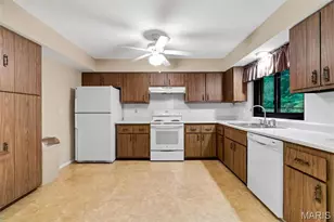 4768 Longspur Dr, Unincorporated, MO 63128 - Photo 10