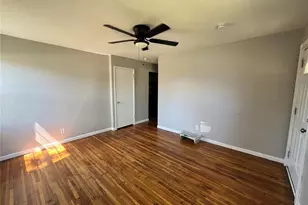 10425 Presley Dr, Saint Louis, MO 63137 - Photo 2