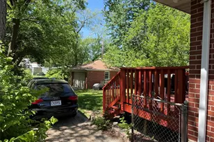 185 De Smet Dr, Florissant, MO 63031 - Photo 2