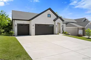 827 Summit Bluff Ct, Saint Louis, MO 63026 - Photo 2