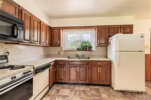 28 Doris Ave, O'Fallon, MO 63368 - Photo 8
