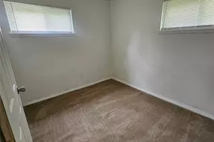 10212 Duke Dr, Saint Louis, MO 63136 - Photo 16