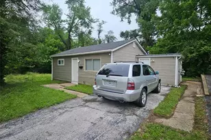 10212 Duke Dr, Saint Louis, MO 63136 - Photo 1