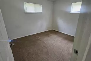 10212 Duke Dr, Saint Louis, MO 63136 - Photo 16