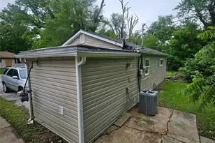 10212 Duke Dr, Saint Louis, MO 63136 - Photo 4