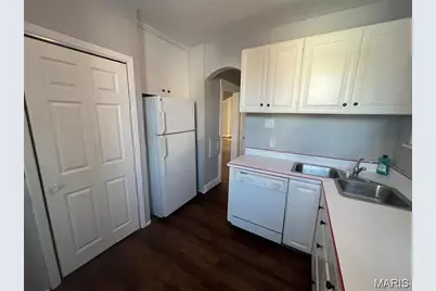 5049 Lindenwood Avenue, Saint Louis, MO 63109 - Photo 8