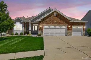 320 Regents Park Ave, Wentzville, MO 63385 - Photo 2