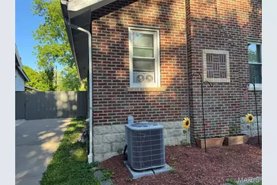 2480 Hartland Avenue, Saint Louis, MO 63114 - Photo 4
