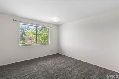 761 Thompson Drive, Florissant, MO 63031 - Photo 8
