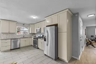 6064 W Cabanne Pl, Saint Louis, MO 63112 - Photo 12