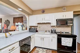 10808 Three Ct Dr, Saint Louis, MO 63123 - Photo 6