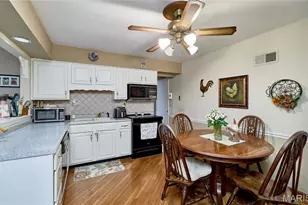 10808 Three Ct Dr, Saint Louis, MO 63123 - Photo 4