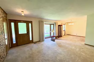 9817 Kimker Ln, Sunset Hills, MO 63127 - Photo 2