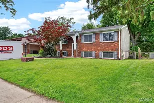 11819 Foxwood Dr, Maryland Heights, MO 63043 - Photo 4