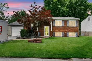 11819 Foxwood Dr, Maryland Heights, MO 63043 - Photo 2