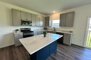 927 Little Fieldstone Court, Wentzville, MO 63385 - Photo 2