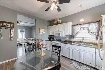 3702 Garnier Street, Saint Louis, MO 63116 - Photo 10