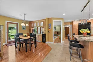 527 Fairways Cir, Creve Coeur, MO 63141 - Photo 8