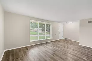 11523 Withersfield Dr, Kirkwood, MO 63138 - Photo 2